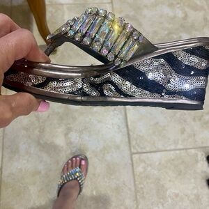 Grazie Silver Zebra Sequin Rhinestone Wedge Sandals Sz 6 – 3” Heel, 1” Platform
